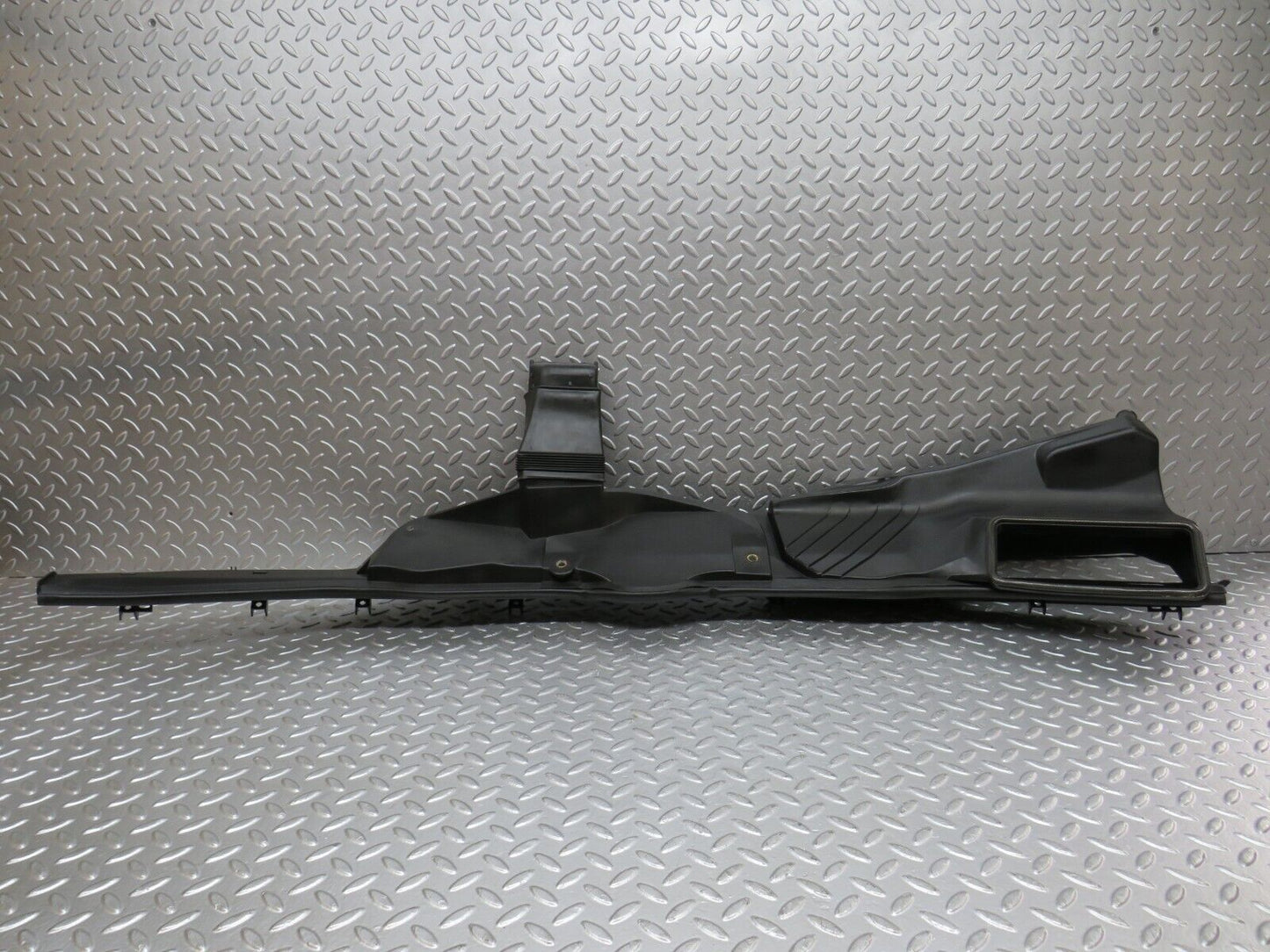 33514 Mercedes-Benz W202 C180 Air Duct 2028300144 2028300325
