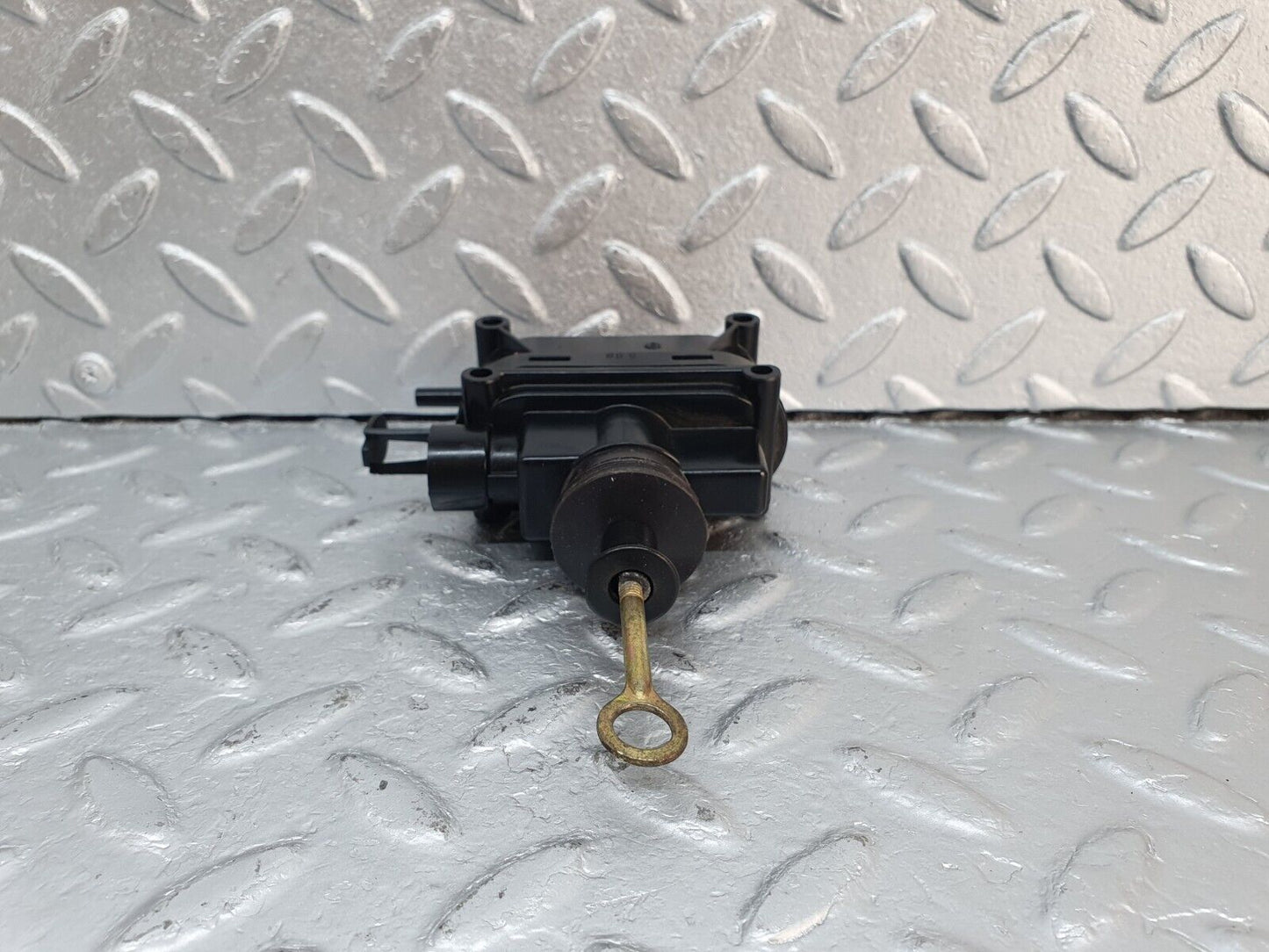 41557 Mercedes-Benz W124 200E Right Door Lock Vacuum Actuator