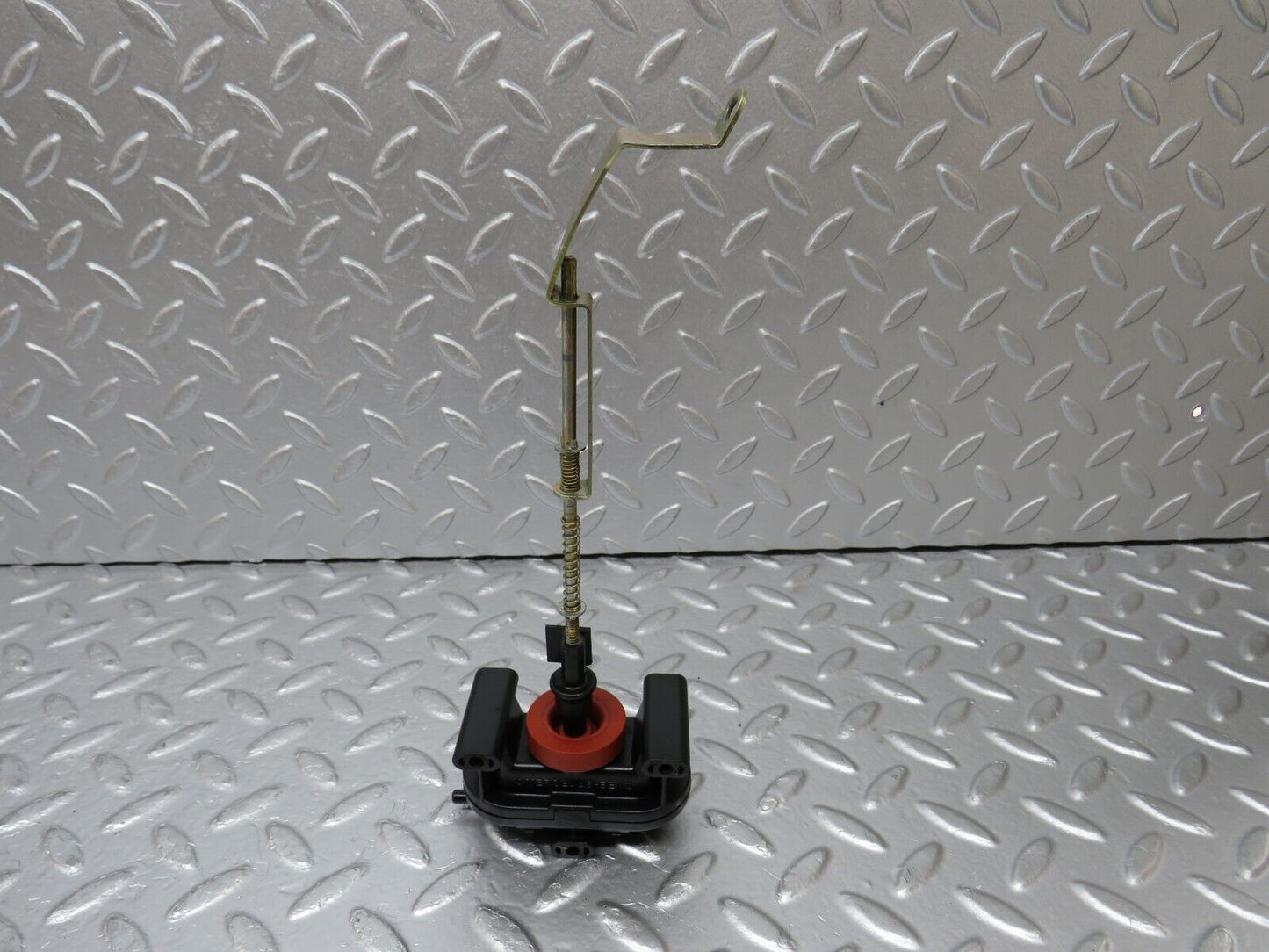 34333 Mercedes-Benz C126 380SEC Coupe Trunk Lock Vacuum Actuator