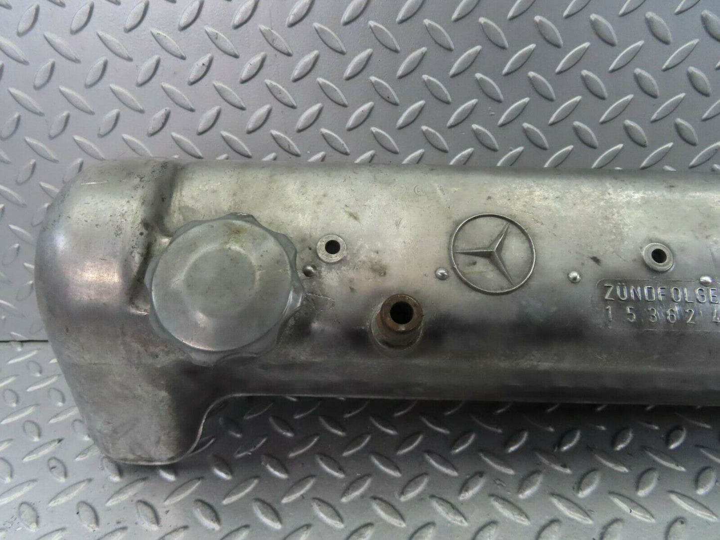 8674 Mercedes-Benz W111 Cylinder Head Valve Cover 1800161305