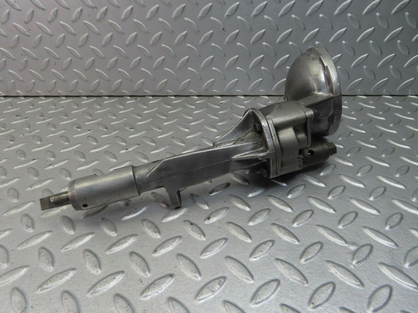 8815 Mercedes-Benz W115 Oil Pump 1151860101