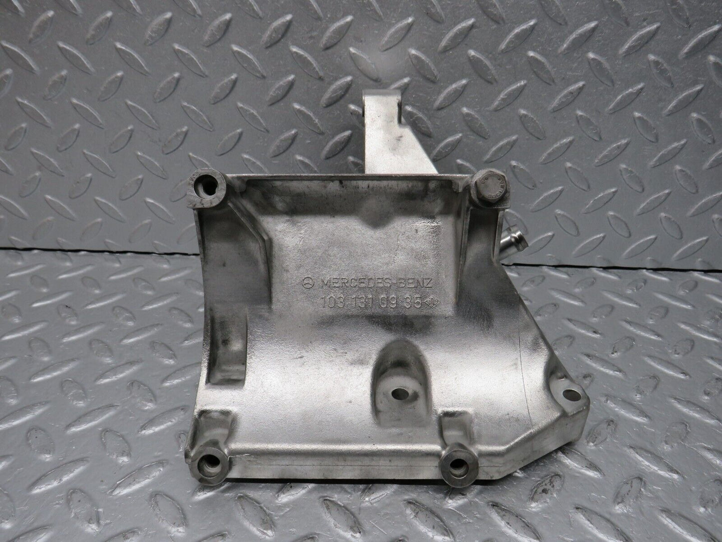 38647 Mercedes-Benz R129 280SL Coupe Power Steering Pump Bracket 1031310935