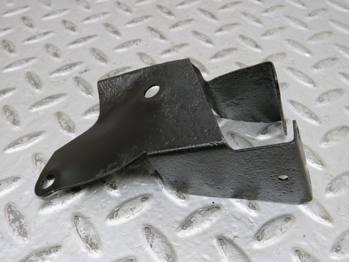28487 Mercedes-Benz S123 240D Wagon Suspension Levelling Valve Bracket