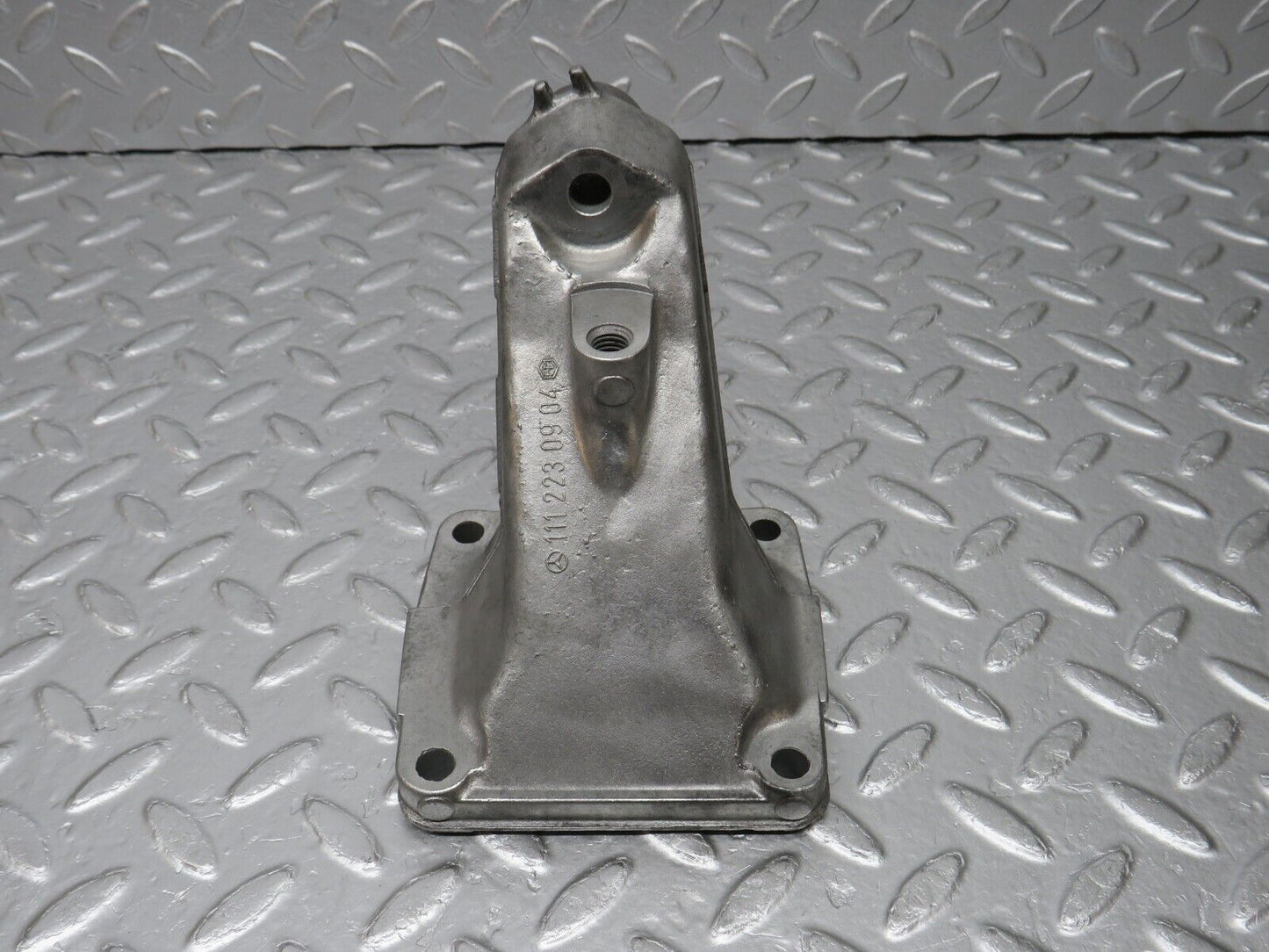 33532 Mercedes-Benz W202 C180 Engine Mount Bracket Left Side 1112230904