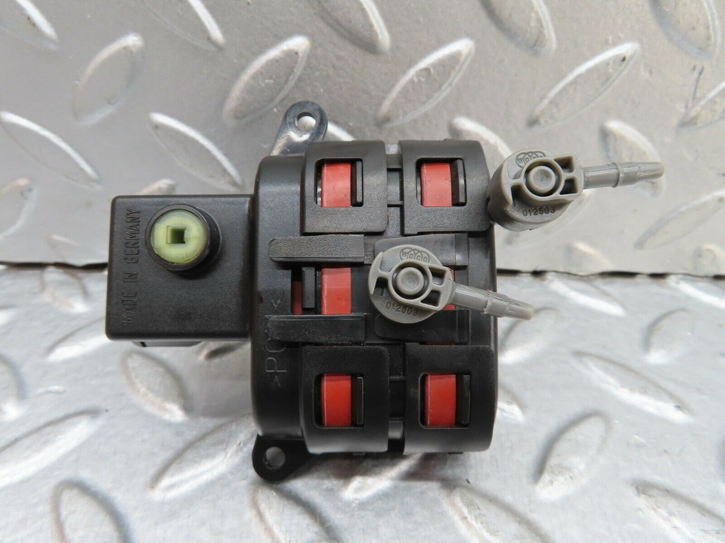 19369 Mercedes-Benz C140 CL420 Coupe Heater Box Vacuum Actuator 9062700302