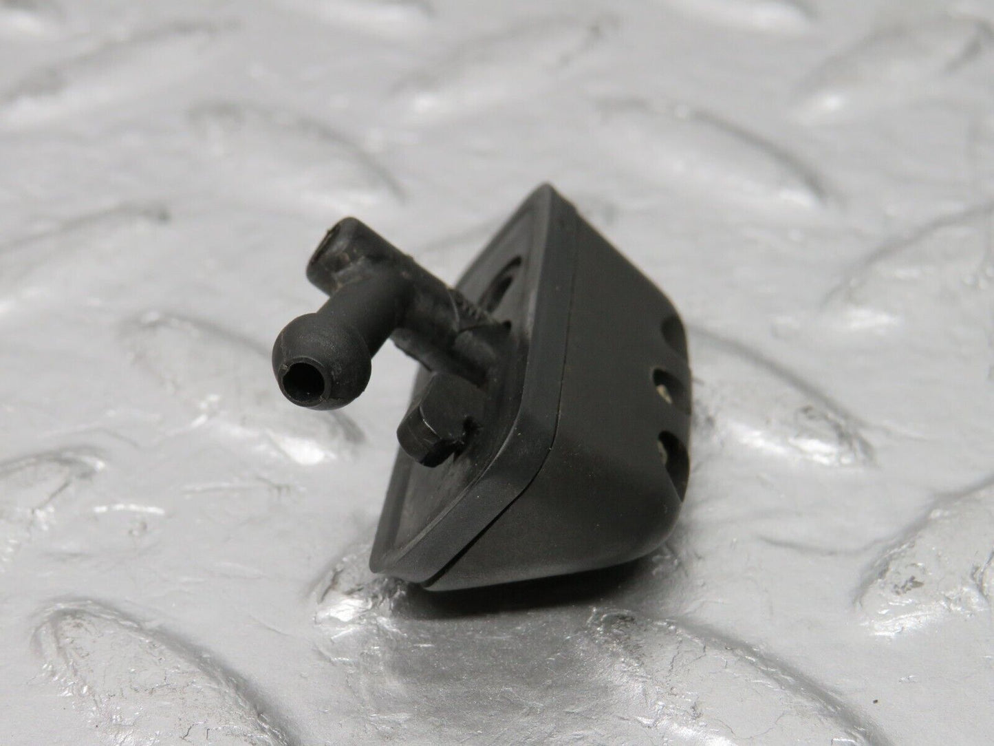 31405 Mercedes-Benz S124 220TE Wagon Tailgate Windscreen Washer Nozzle