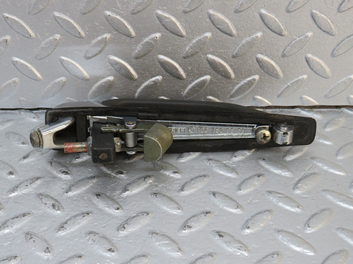 40618 Mercedes-Benz W123 300D Rear Left Exterior Door Handle 1237600359 1237660005