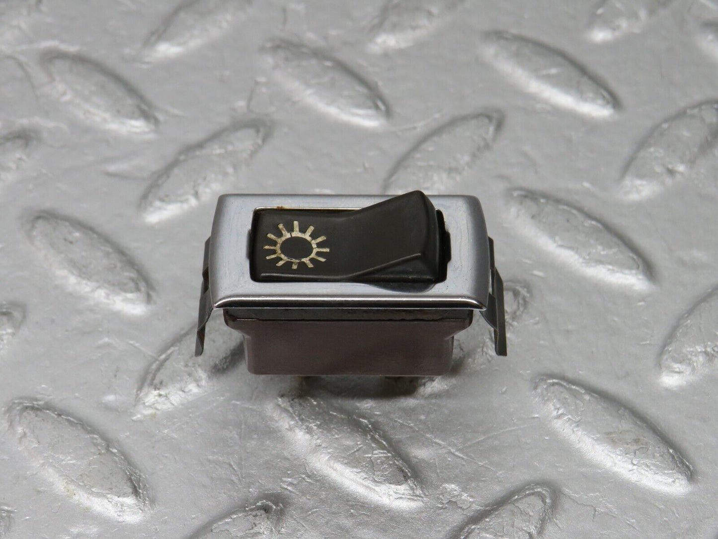 37526 Mercedes-Benz W109 300SEL Interior Light Switch 15013900
