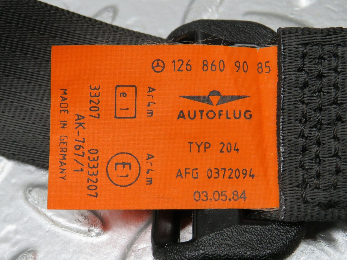 30940 Mercedes-Benz W201 190E Rear Seat Belt & Buckles 1268609085 2018601285
