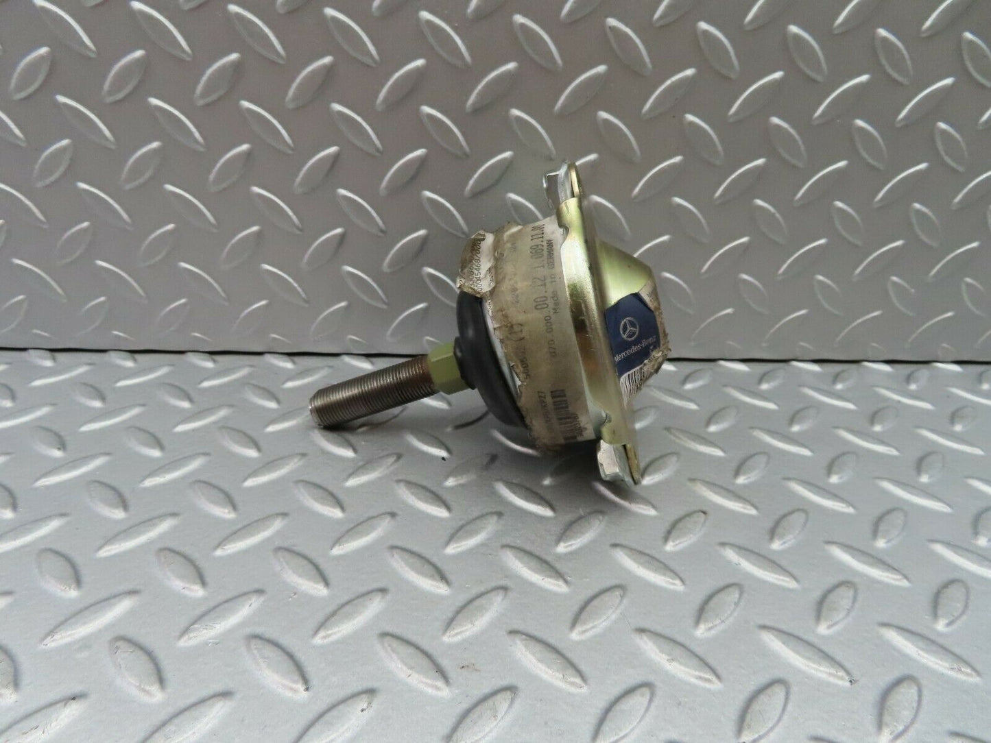 5951 Mercedes-Benz W123 200 Suspension Guide Rod Mount 1233301335