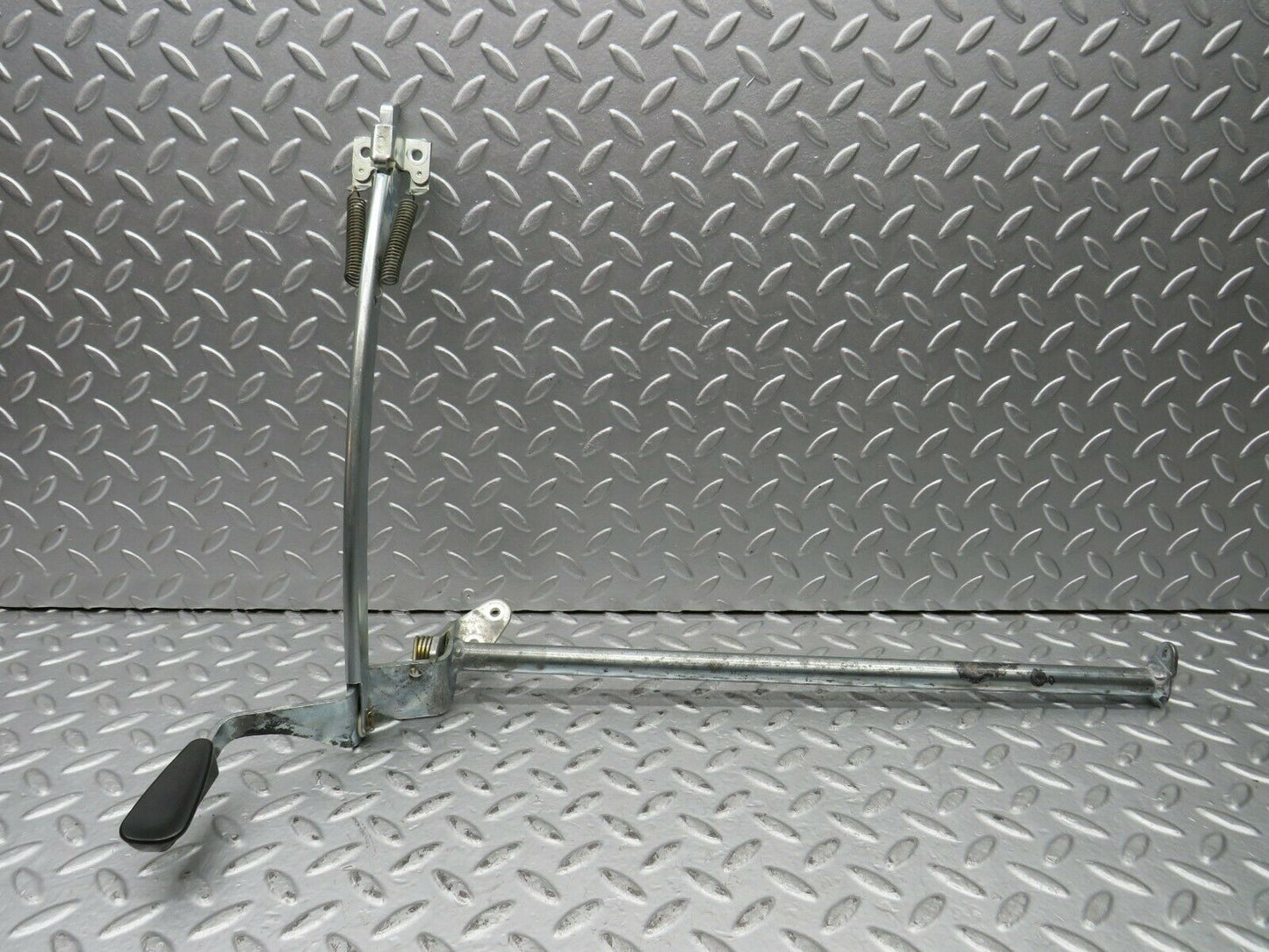 22027 Mercedes-Benz S123 280TE Rear Seat Backrest Locking Mechanism Right Side