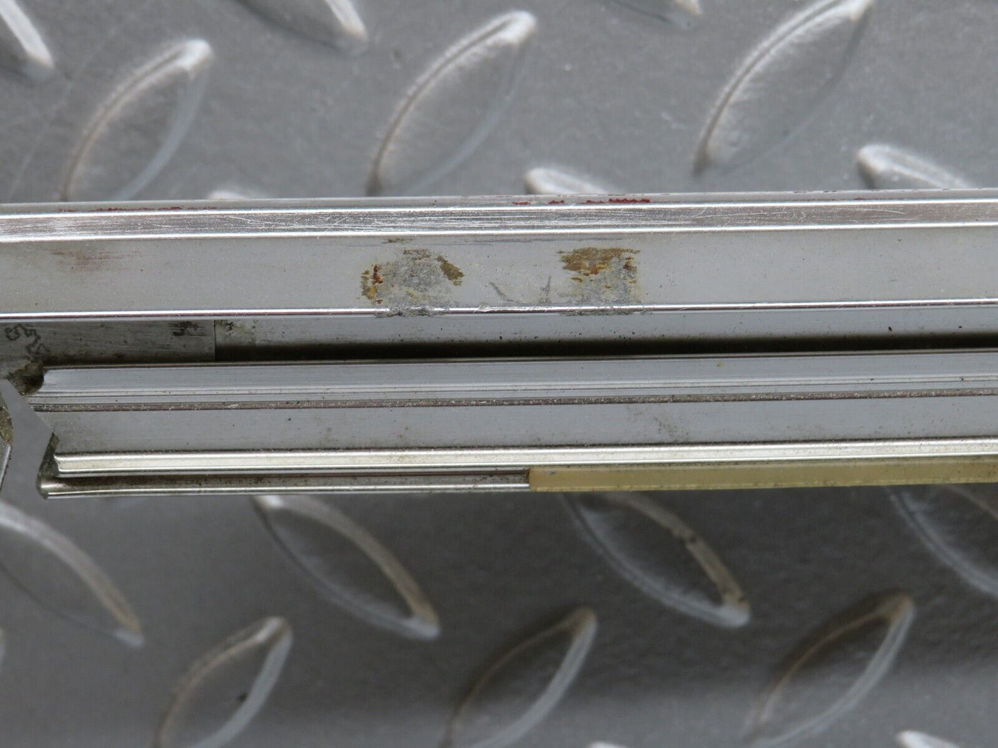 40262 Mercedes-Benz R107 Hardtop Windscreen Chrome Frame