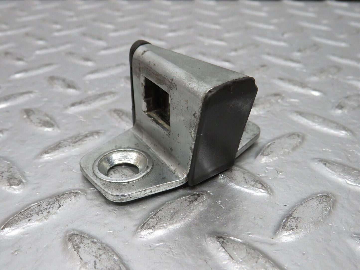 32378 Mercedes-Benz S124 300TE Wagon Door Lock Latch