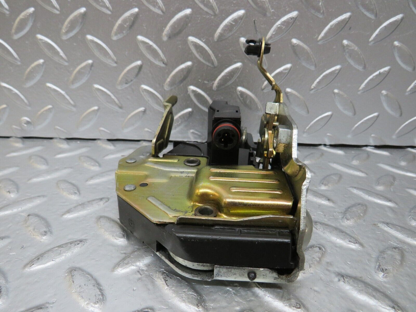25675 Mercedes-Benz W124 280E Front Right Door Lock Mechanism