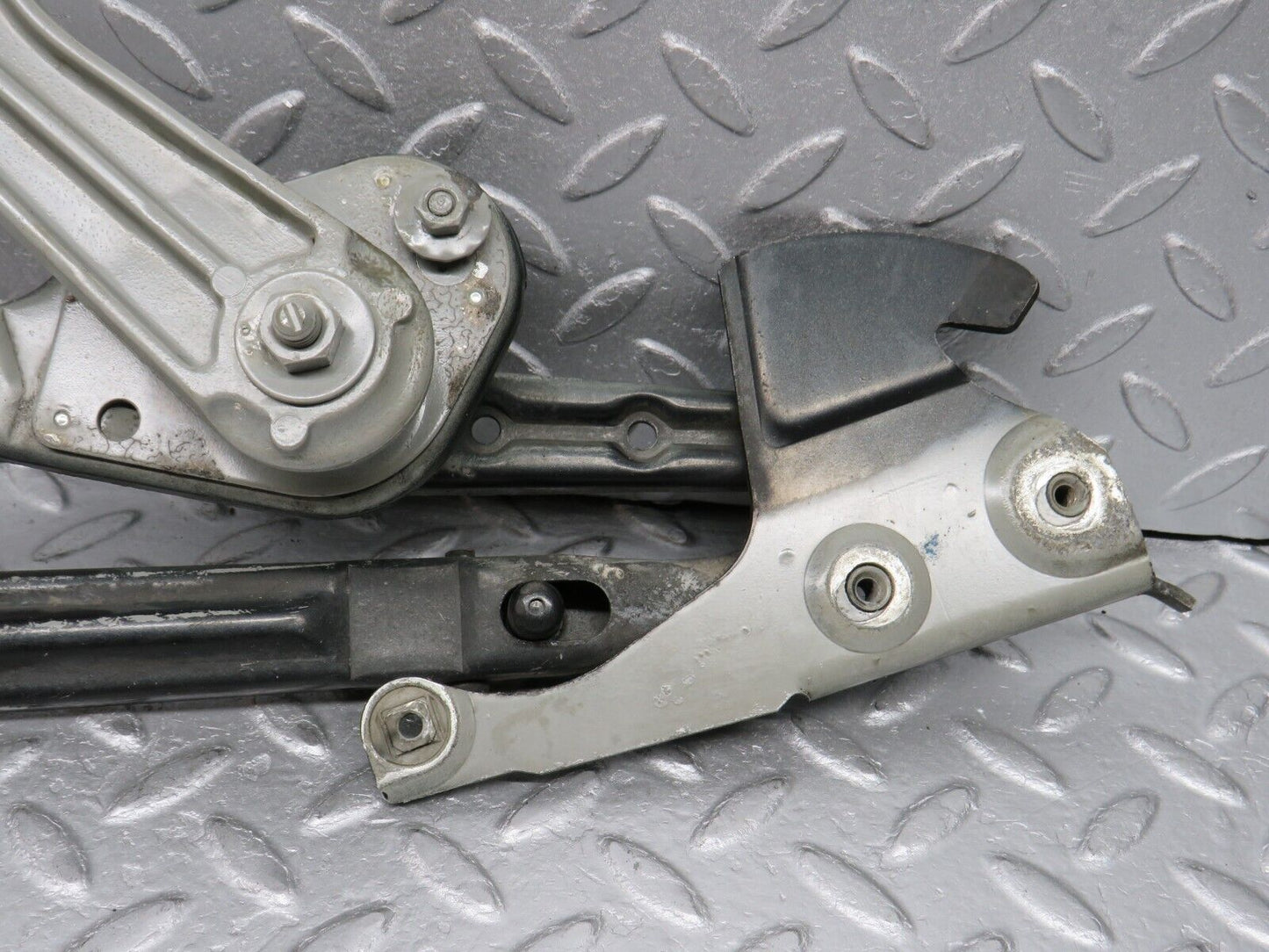 38040 Mercedes-Benz A124 320E Cabriolet Bonnet Hinge Right Side 1298870274