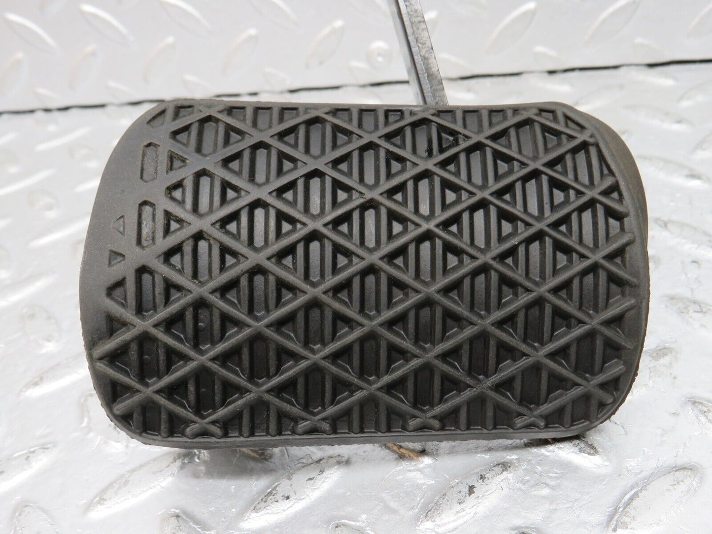 33427 Mercedes-Benz W202 C180 Brake Pedal With Rubber 1232910082