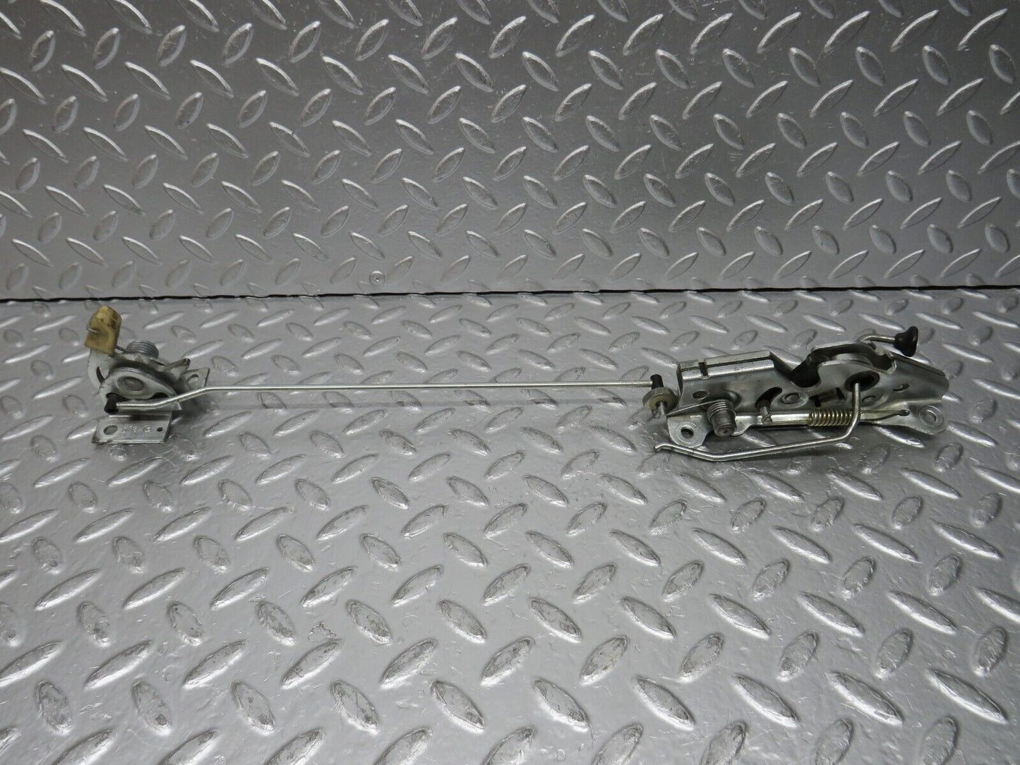 31409 Mercedes-Benz S124 220TE Wagon Rear Left Seat Bench Locking Mechanism