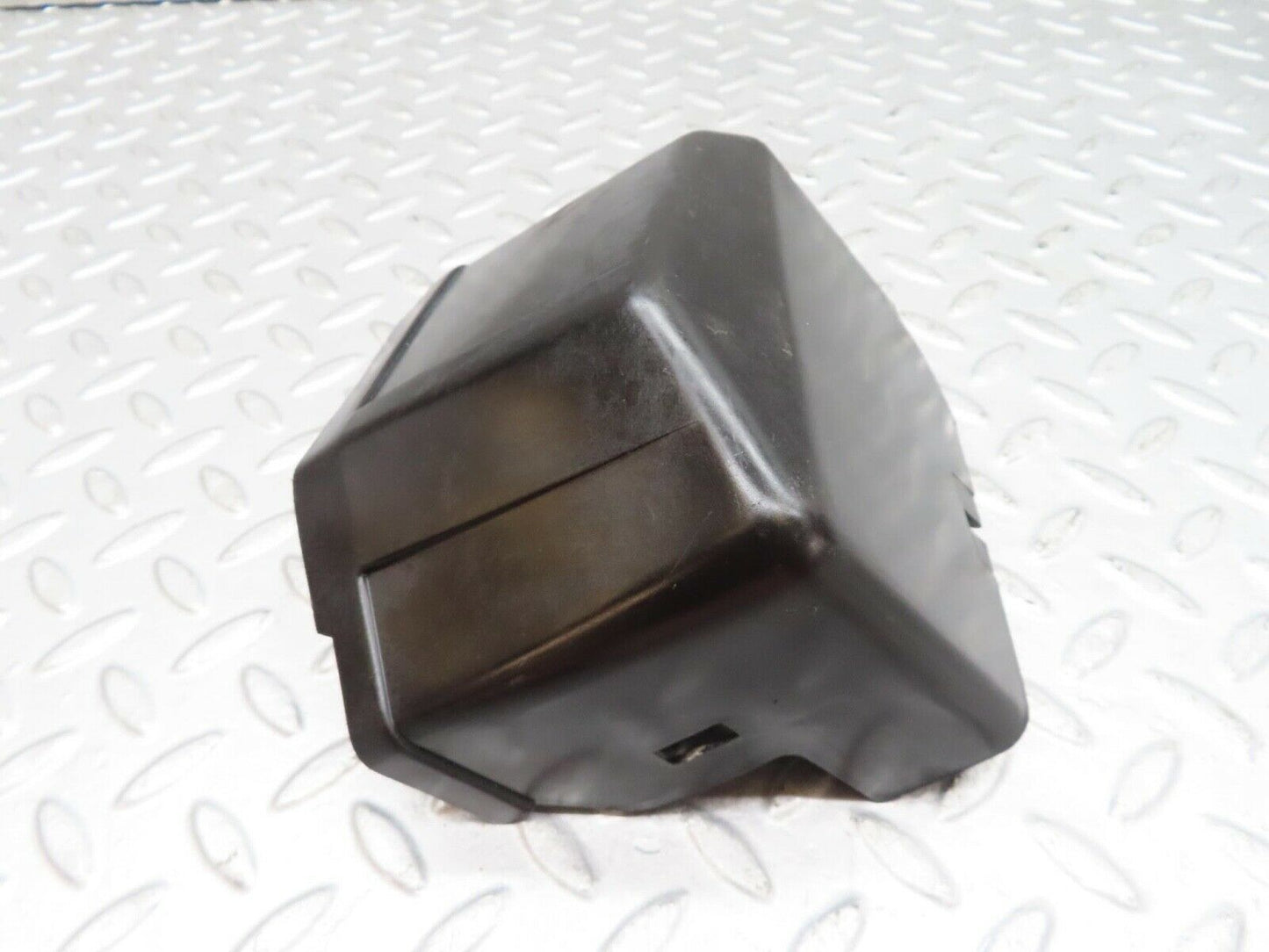 16225 Mercedes-Benz W124 260E Ignition Suppressor Housing 1031580685