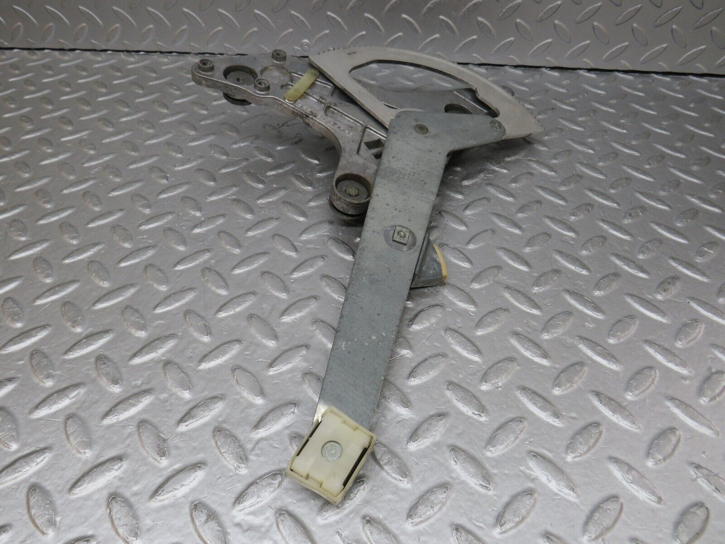 35986 Mercedes-Benz W126 420SE Rear Left Power Window Regulator 1267350111