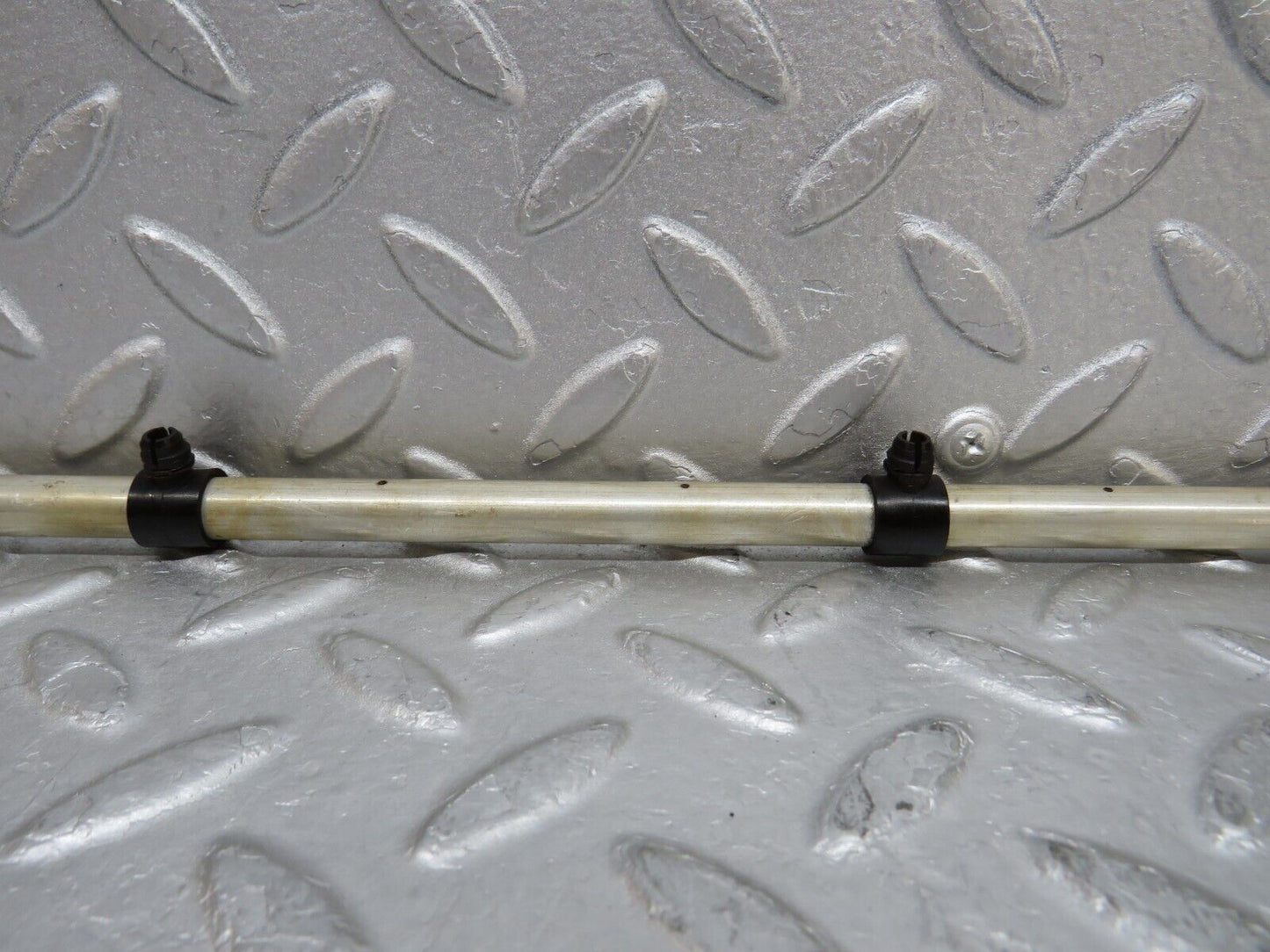 37141 Mercedes-Benz C126 420SEC Coupe Camshaft Oil Tube