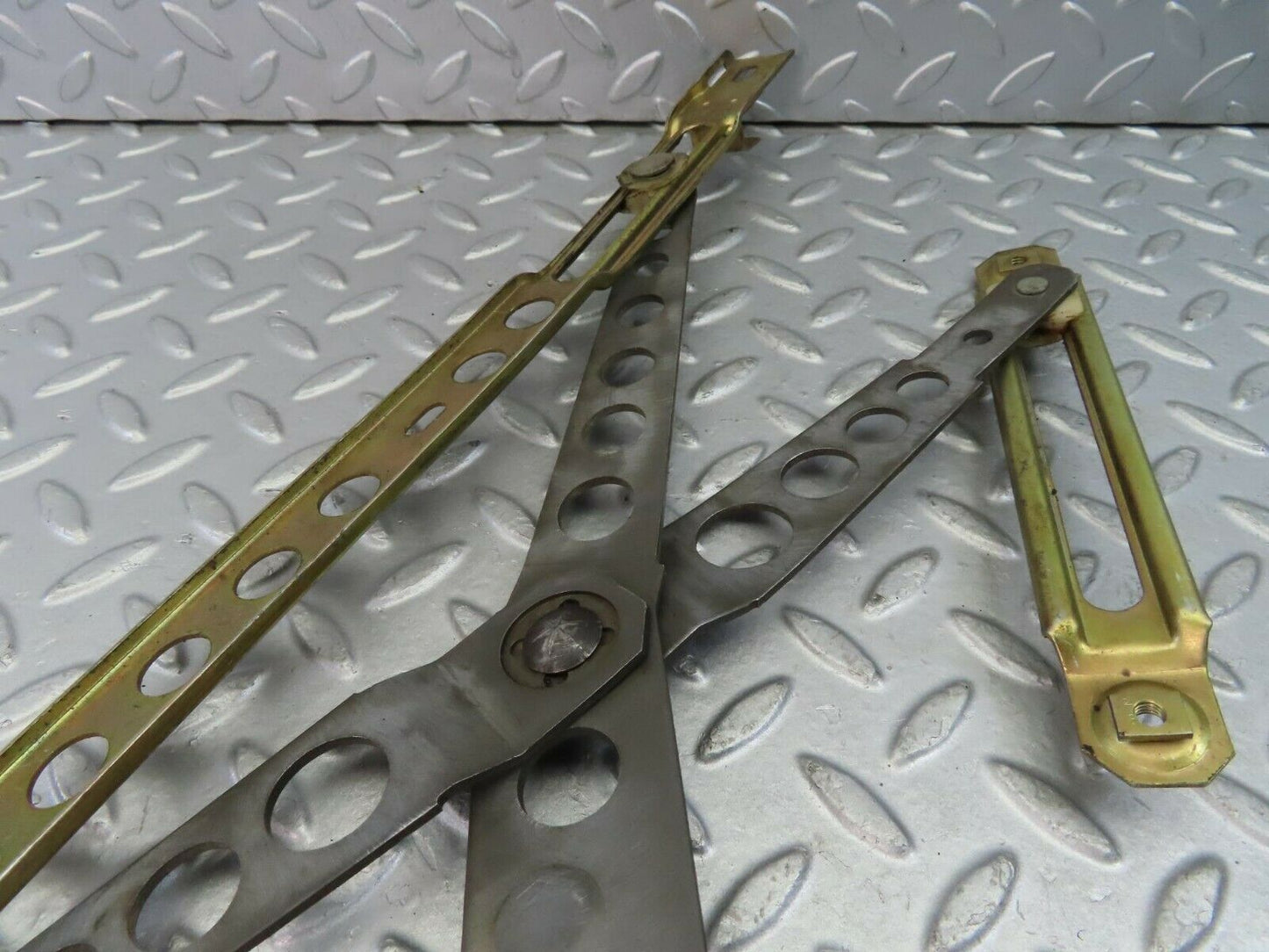 9156 Mercedes-Benz W123 Front Left Manual Window Regulator