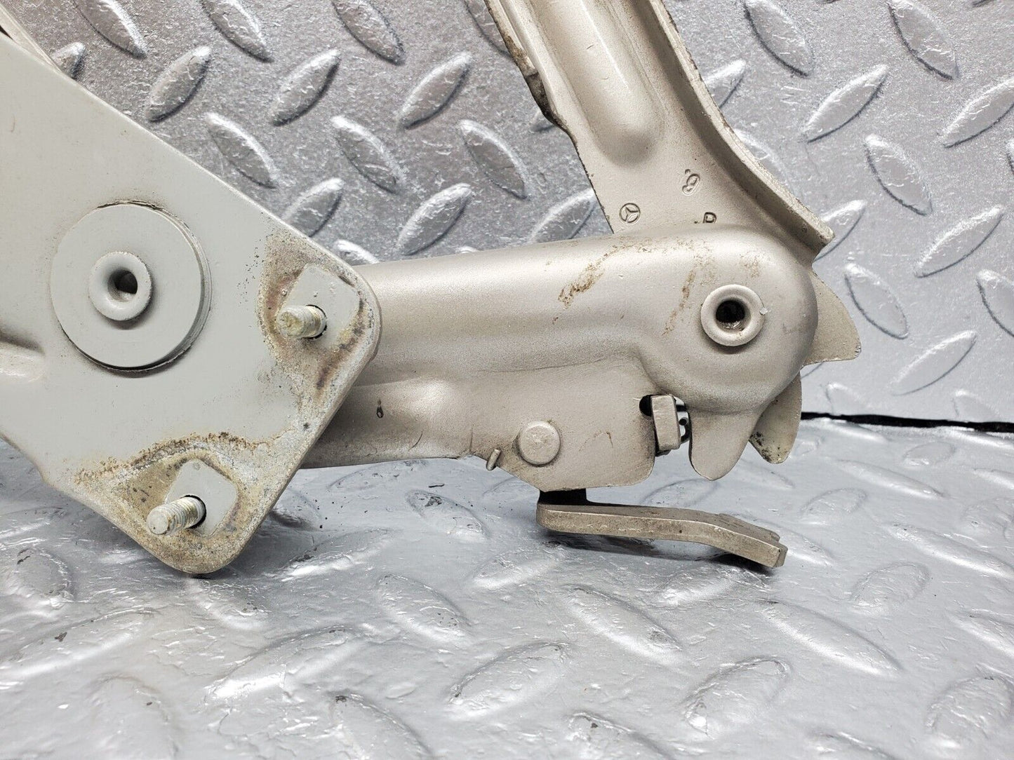 45796 Mercedes-Benz W126 420SE Bonnet Hinge Right Side