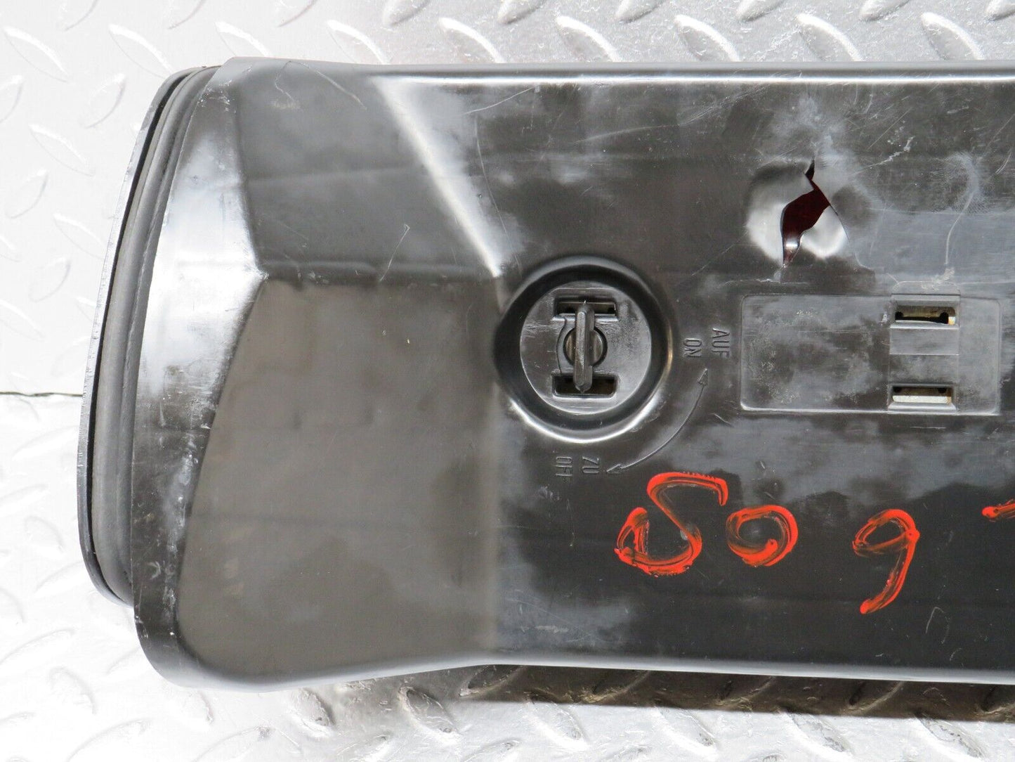 36191 Mercedes-Benz W126 420SE Tail Light & Bulb Holder Right Side 22072