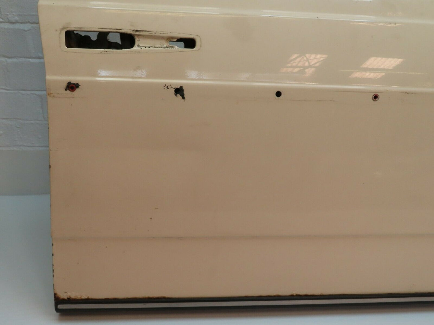4079 Mercedes-Benz S123 200T Wagon Front Right Door With Lower Trim