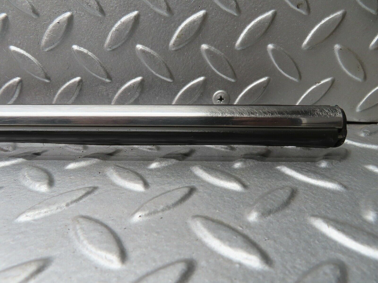20961 Mercedes-Benz W114 250CE Coupe Rear Right Fender Wing Centre Moulding Trim