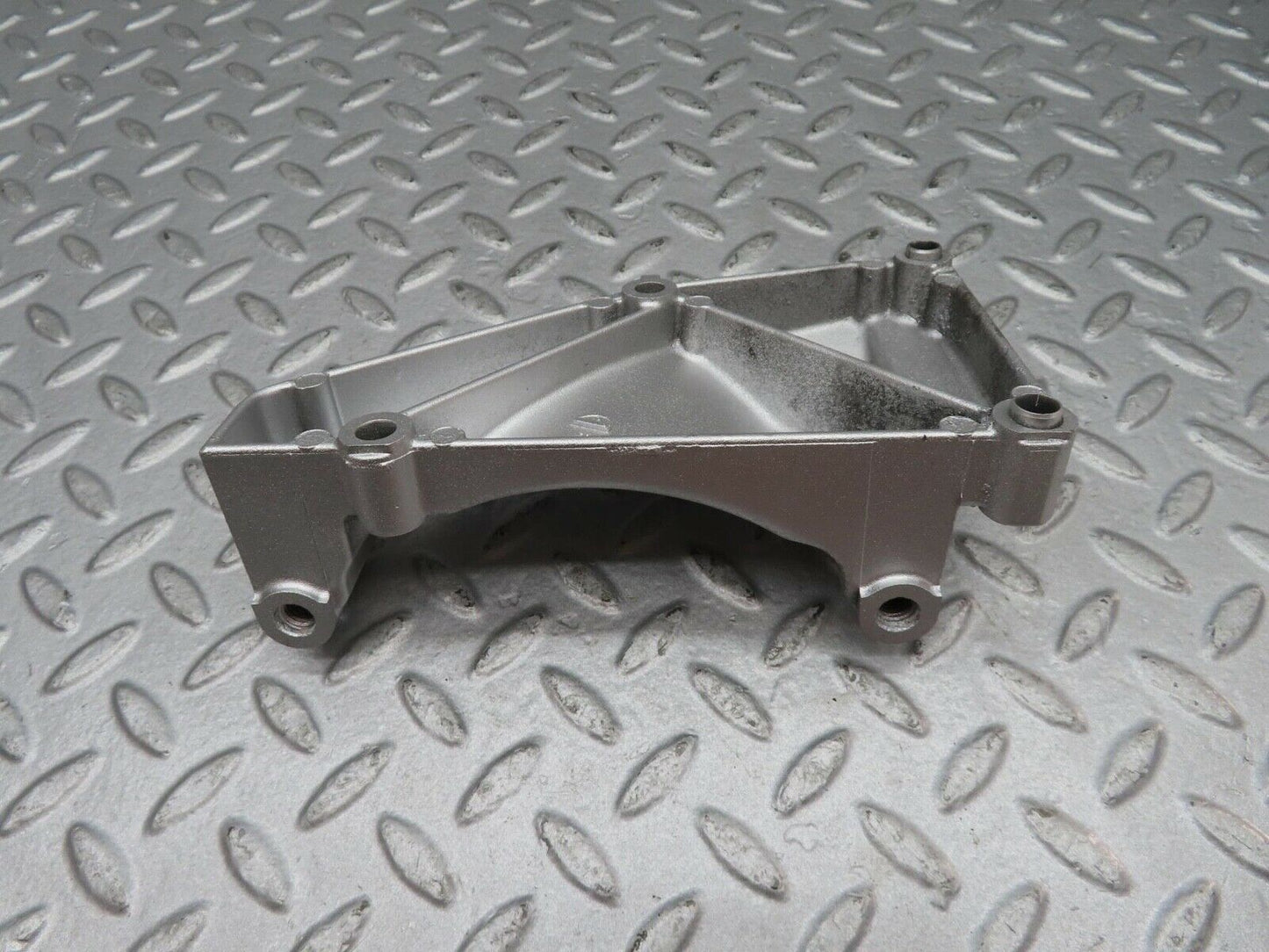 16369 Mercedes-Benz W124 260E Alternator Generator Bracket 1031550435