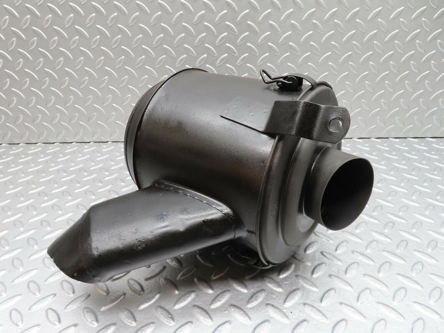 12694 Mercedes-Benz W111 220SE Air Filter Box Housing MANN