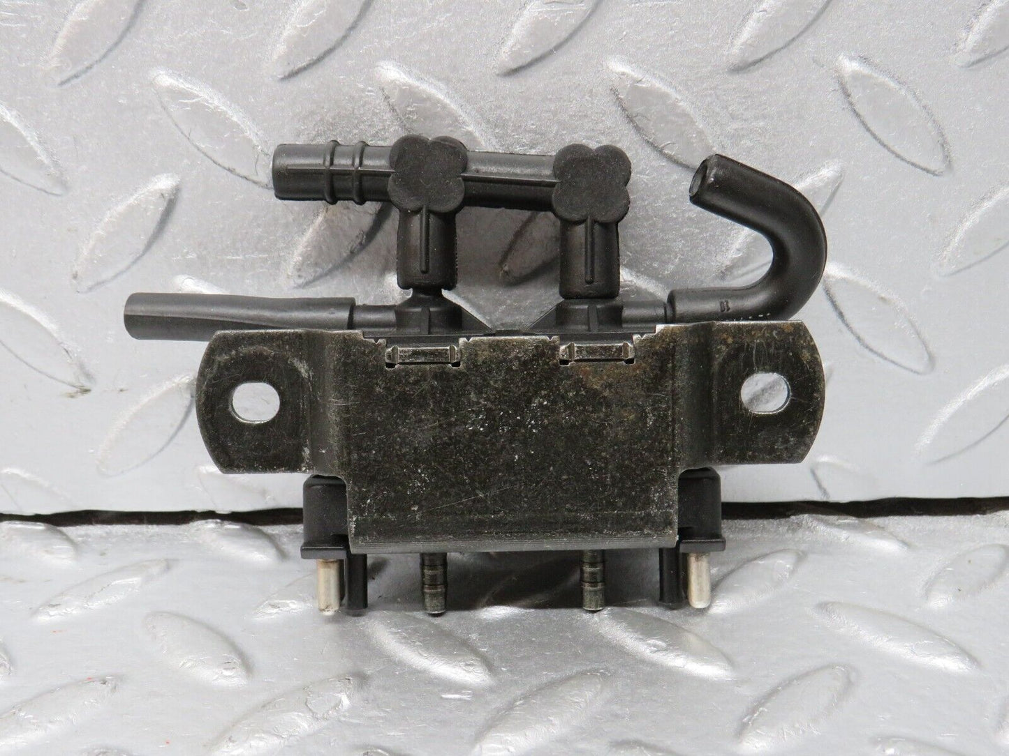 39698 Mercedes-Benz R129 320SL Coupe Solenoid Vacuum Valve 0025400097