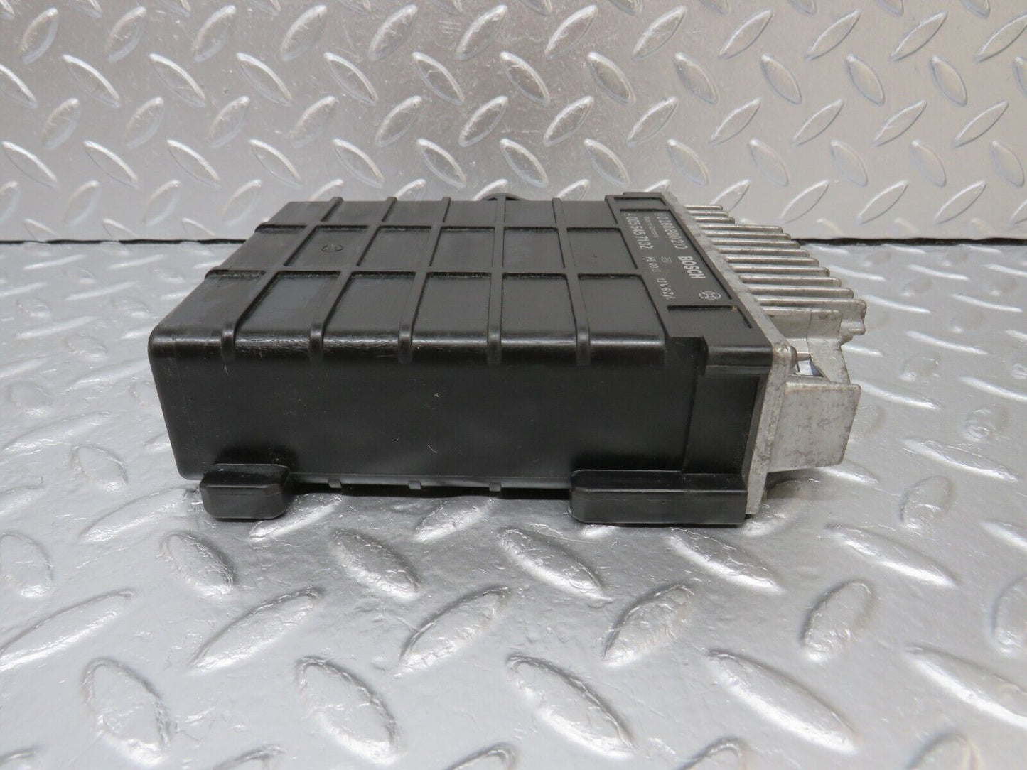 33974 Mercedes-Benz W124 260E Engine Control Unit Bosch 0280800210 0055457132