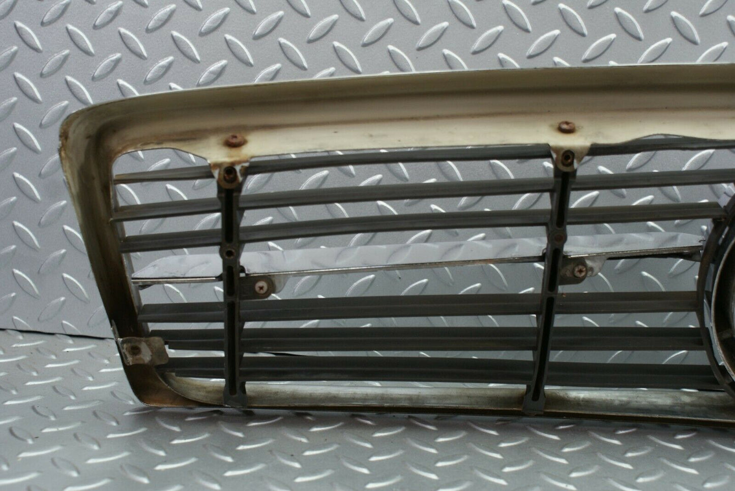 2711 Mercedes-Benz C107 350SLC Coupe Bonnet Grill Chrome