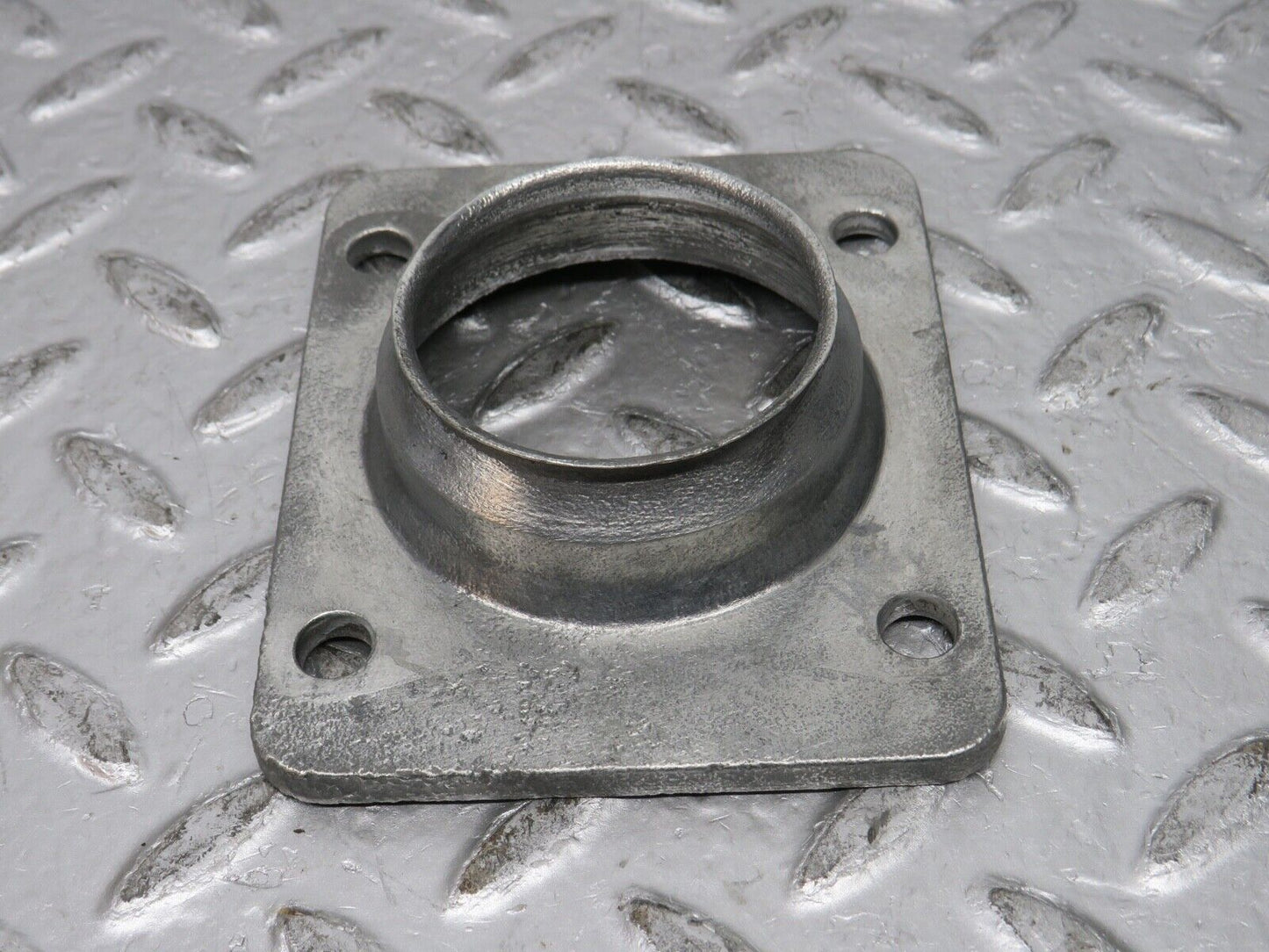 0400 Mercedes-Benz W120 180D Ponton Thermostat Housing Cover