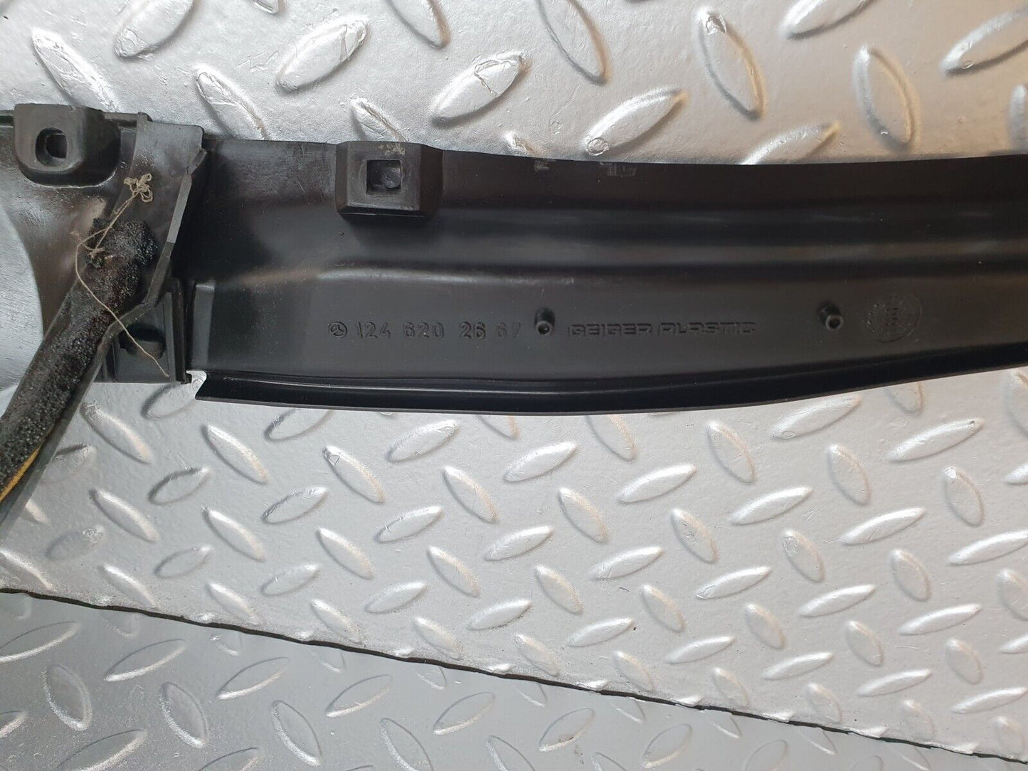 41454 Mercedes-Benz W124 200E Wiper Mechanism Cover Panel 1246280067 1246283707 1246202667 1246200978