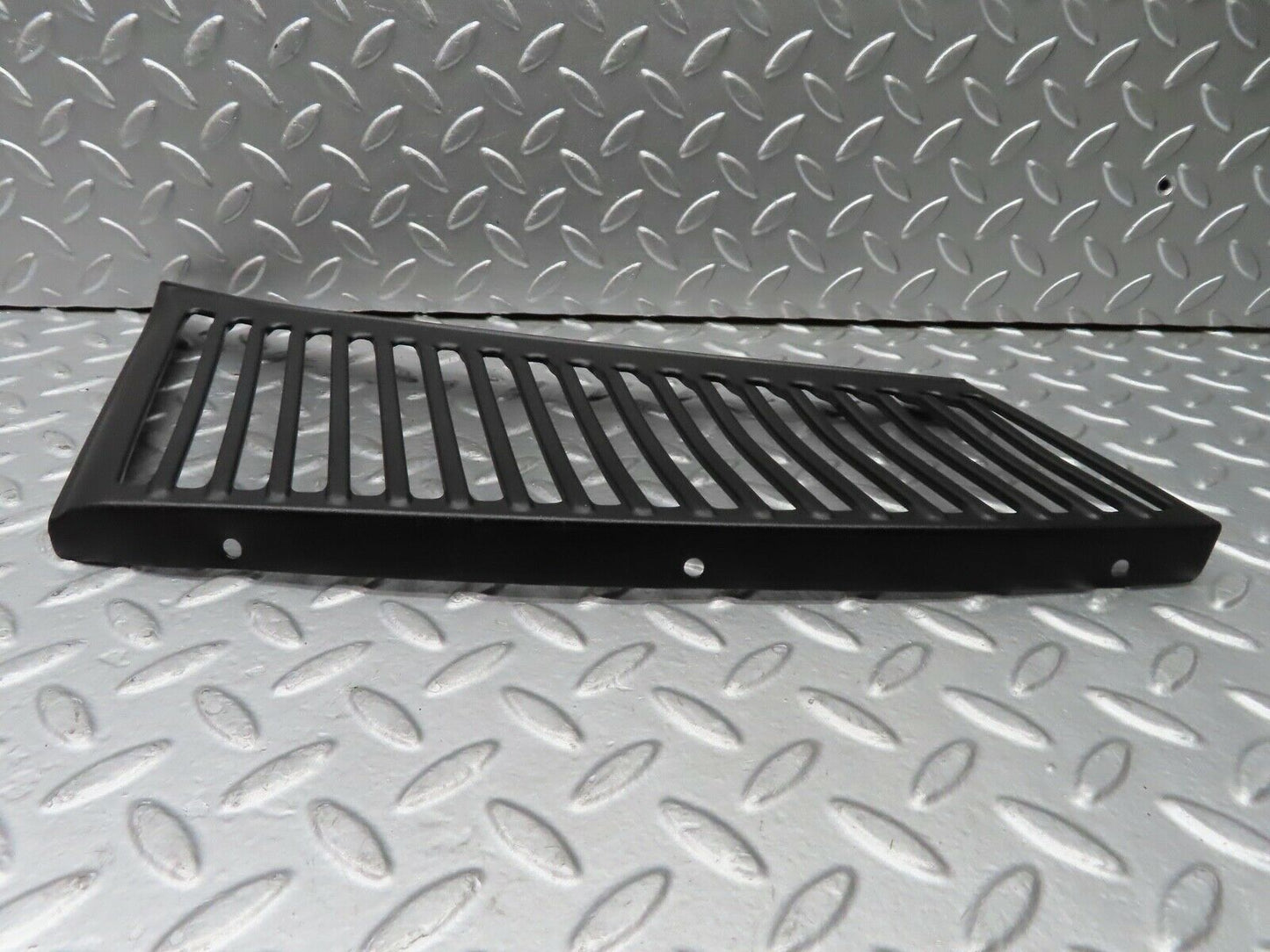 20863 Mercedes-Benz R107 450SL Air Intake Grill Right Side