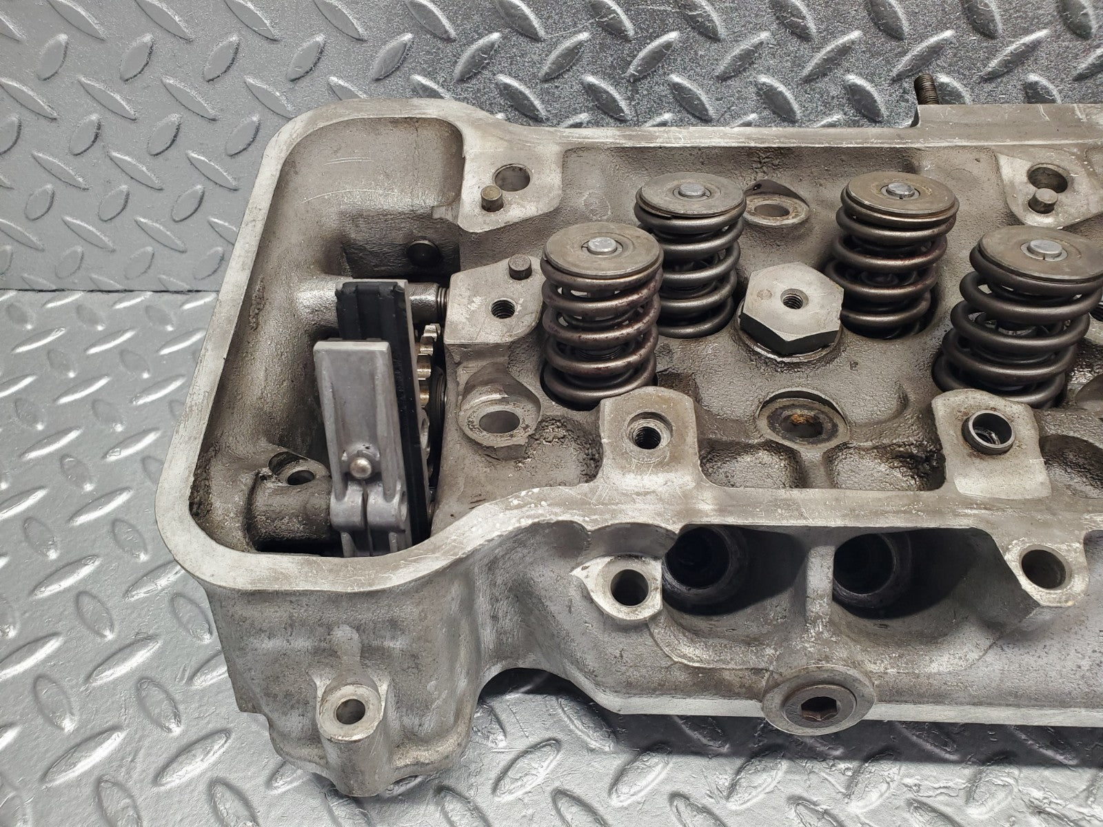 W112 cylinder head used OEM