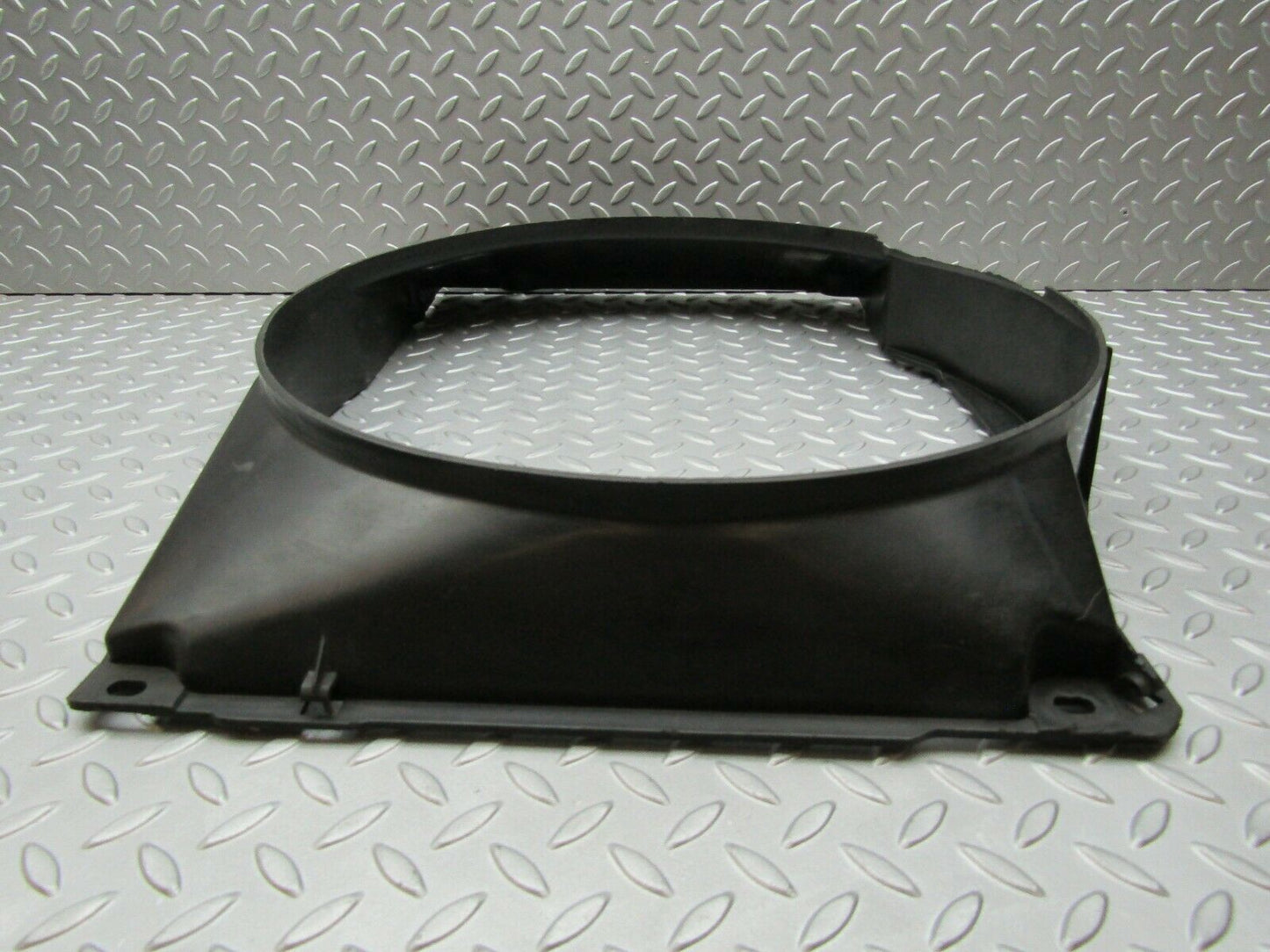 3288 Mercedes-Benz W115 220D Radiator Fan Shroud Fan Cover 1155050355