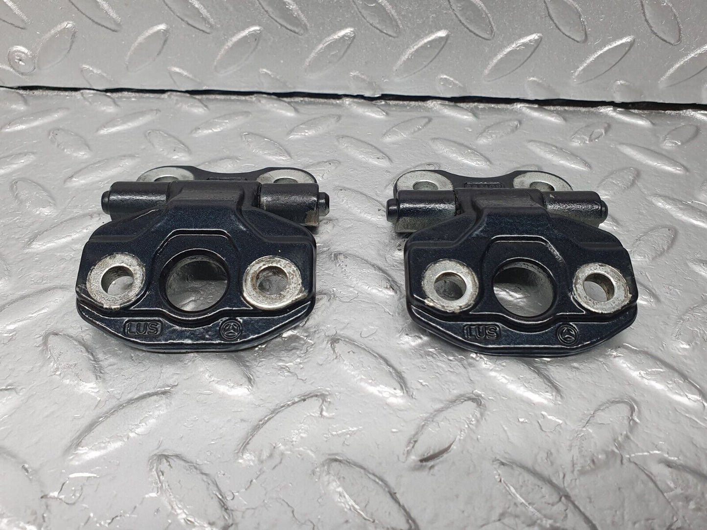 41868 Mercedes-Benz W202 C200 Front Door Hinge Right