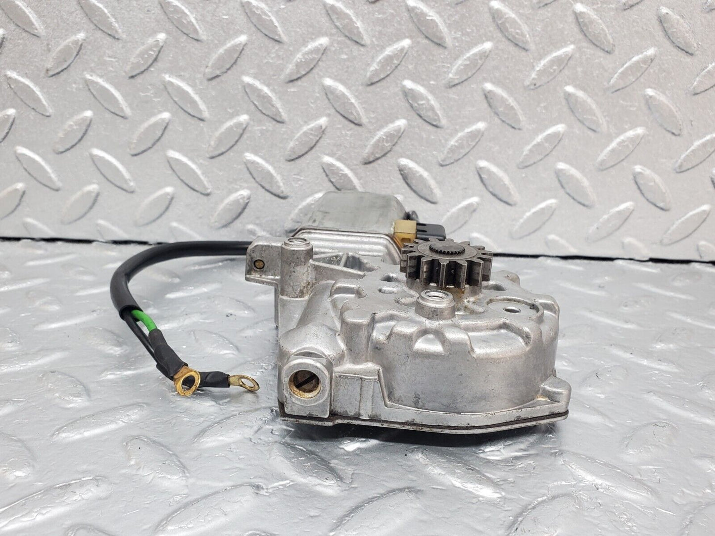 44292 Mercedes-Benz W123 280E Front Right Window Regulator Motor 0130821019