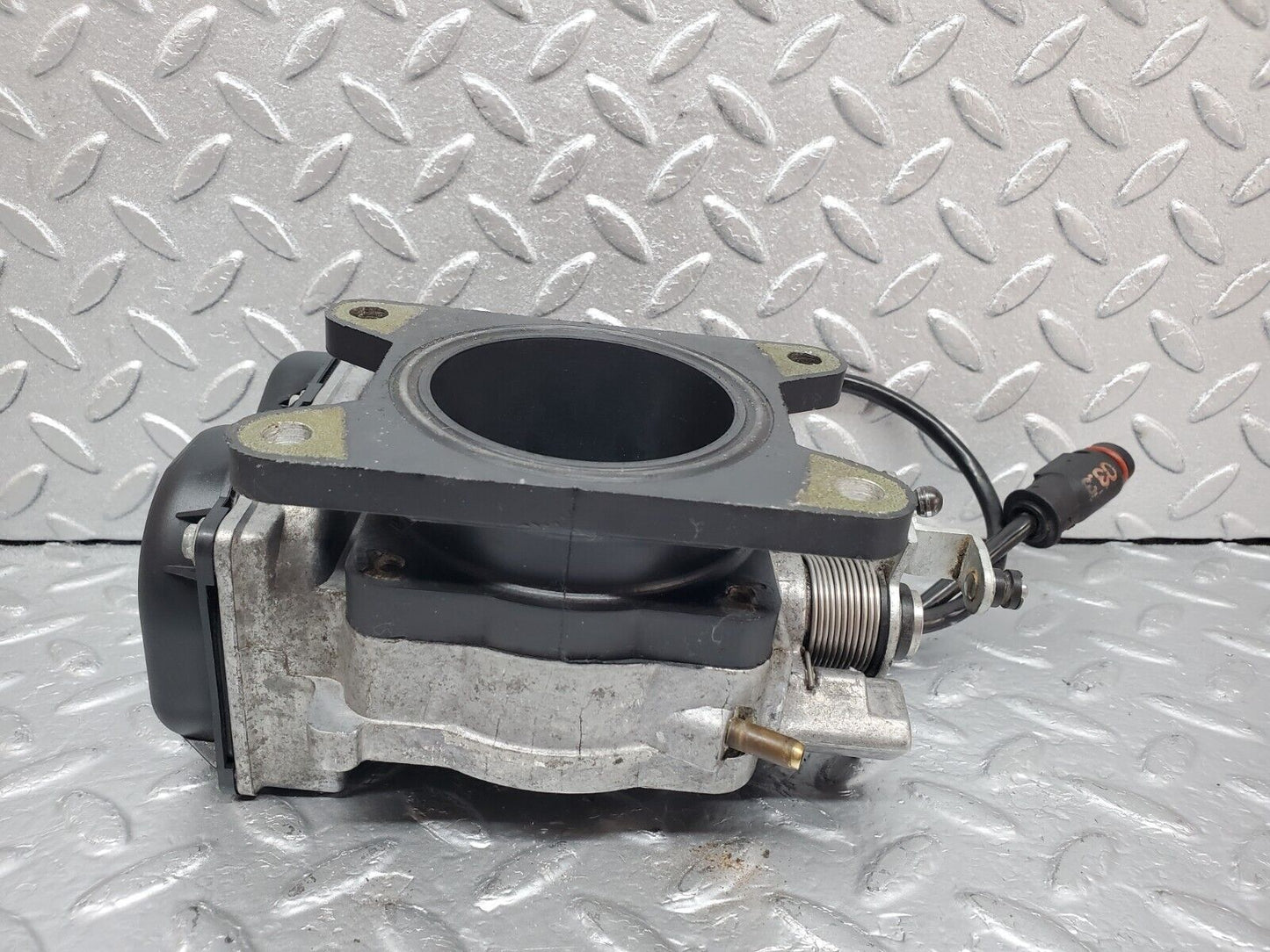 44844 Mercedes-Benz W124 220E Throttle Body Valve 1111400144