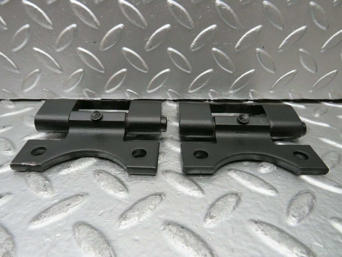 22863 Mercedes-Benz C107 450SLC Coupe Door Hinge Right Pair