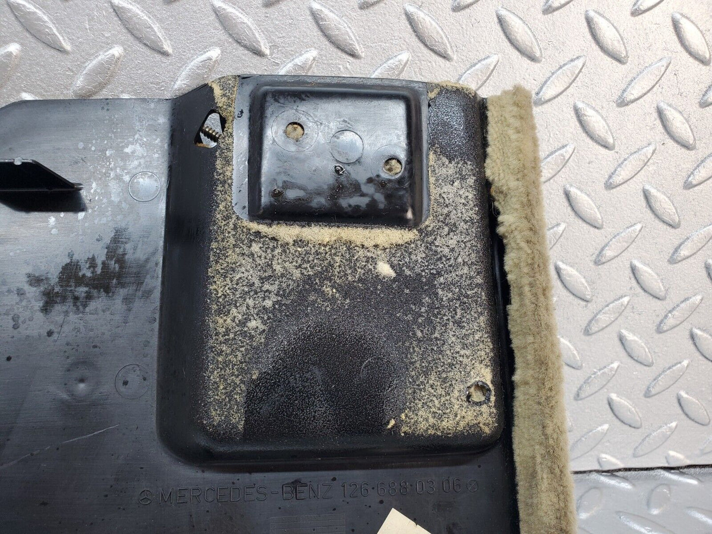 45693 Mercedes-Benz W126 420SE Kick Panel Left Side Beige 1266880306