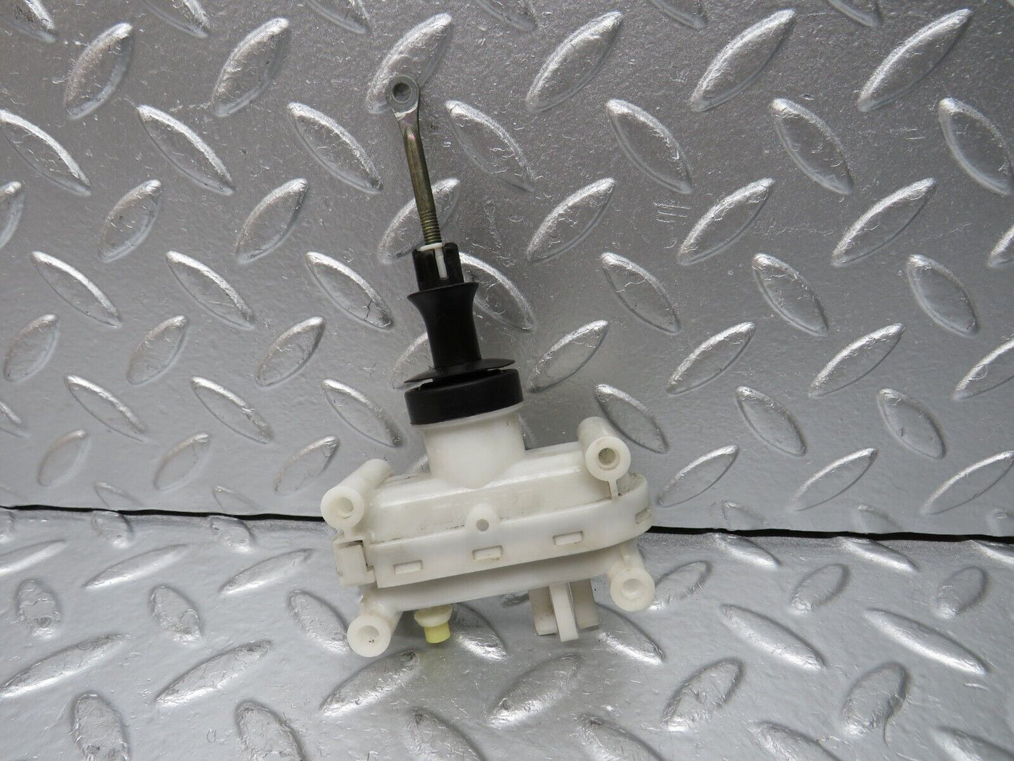 31397 Mercedes-Benz S124 220TE Door Lock Vacuum Actuator Hella Rear Right
