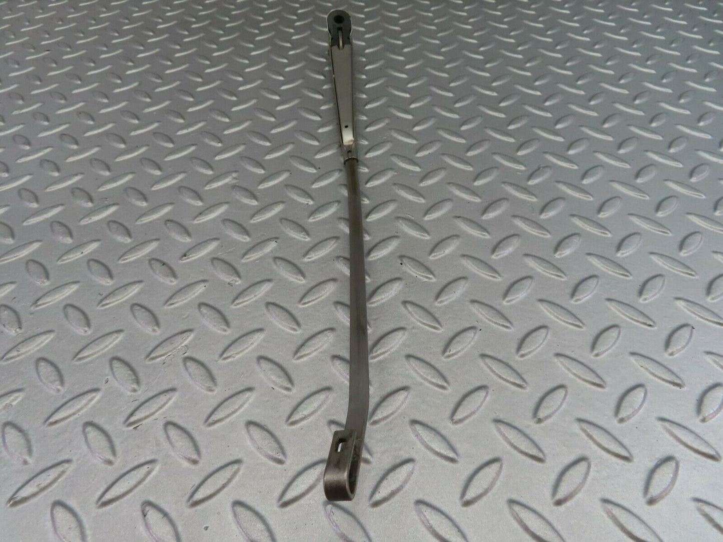 7341 Mercedes-Benz W116 450SE Wiper Arm Bosch Left 3399990553
