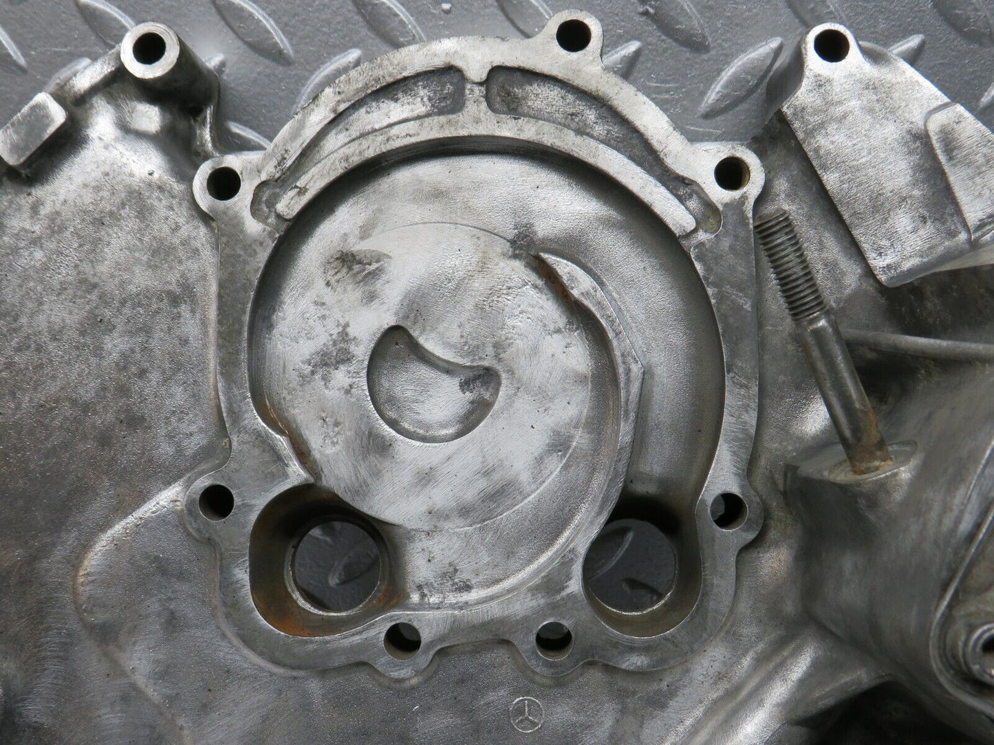 32965 Mercedes-Benz C107 R107 450 V8 Timing Chain Cover 1170151001