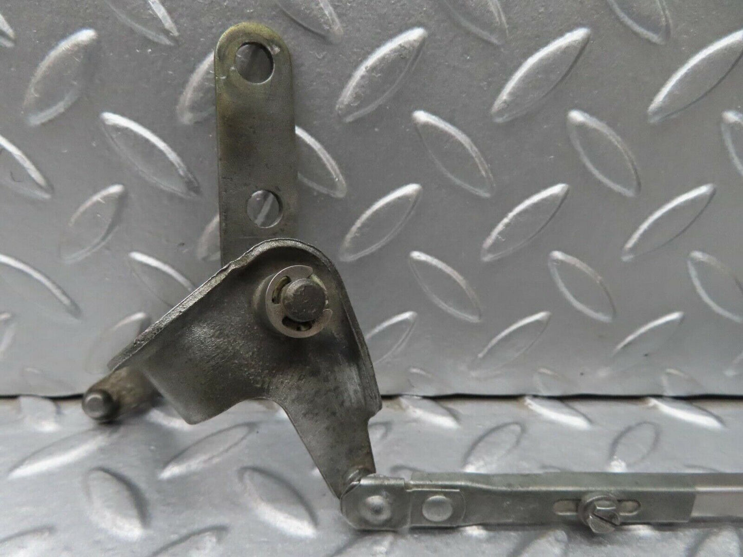 14059 Mercedes-Benz C107 280SLC Throttle Linkage