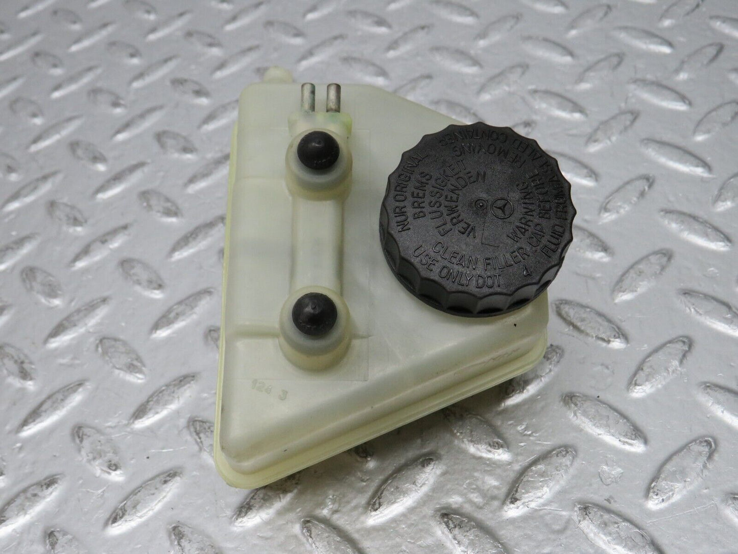 31811 Mercedes-Benz W201 190LE Brake Fluid Reservoir Tank DBA