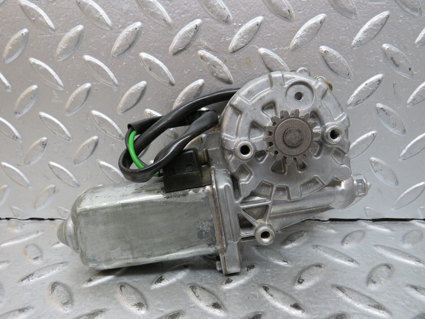 28733 Mercedes-Benz W123 230E Front Right Window Regulator Motor 0130821019